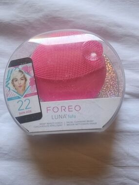 FOREO LUNA fofo Silicone Facial Cleansing Brush - Bright Pink